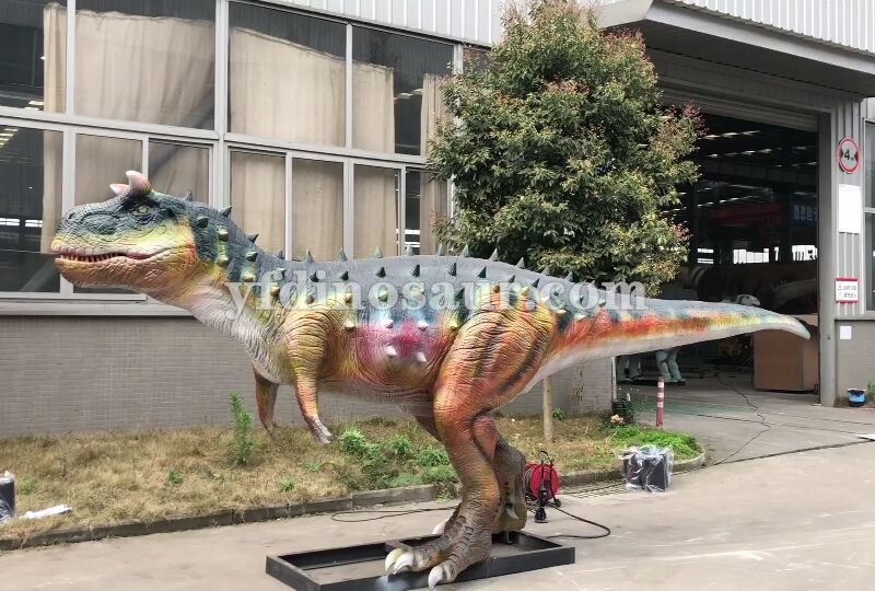 Carnotaurus animatronic model by Yifeng dinosaur