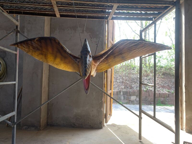 Realistic Hanging Flying Dinosaur Statue Outdoor Animatronic Dinosaur model Playground Dinosaur Equipment