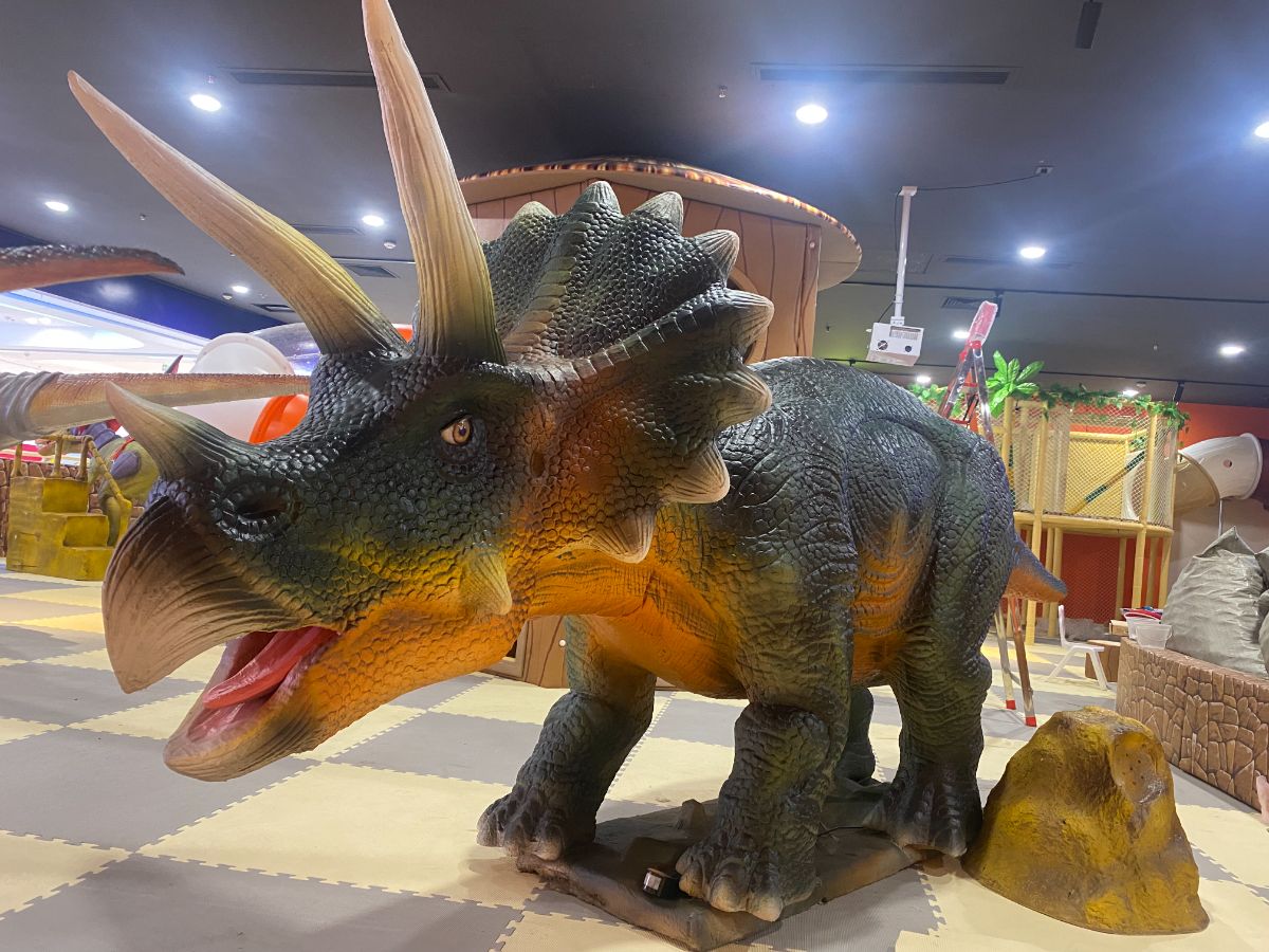 Life Size Realistic Animatronic robot Dinosaur Triceratops for Sale