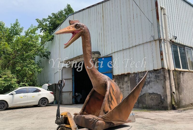 Pterosauria animatronic model by Yifeng dinosaur