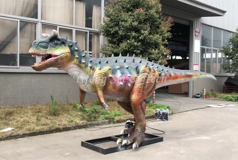 Carnotaurus animatronic model by Yifeng dinosaur